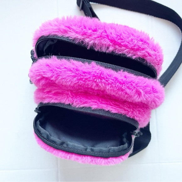 Opening Ceremony Faux Fur Mini Crossbody Hot Pink Bag - Picture 4 of 6